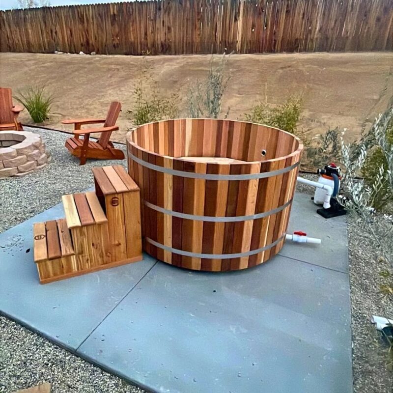 Hot Tub: (3-4 Person)