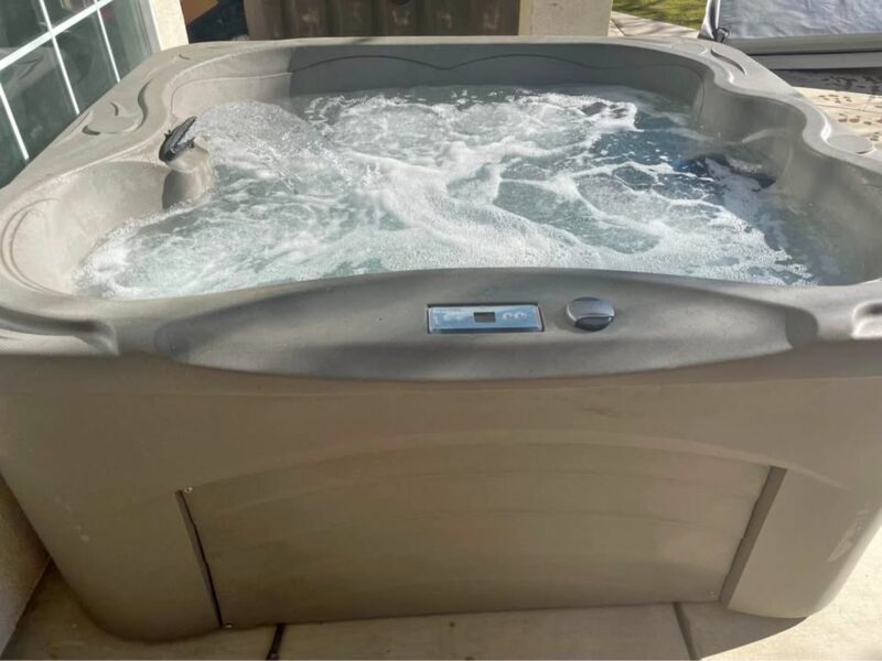 Hot Tub: (3-4 Person)