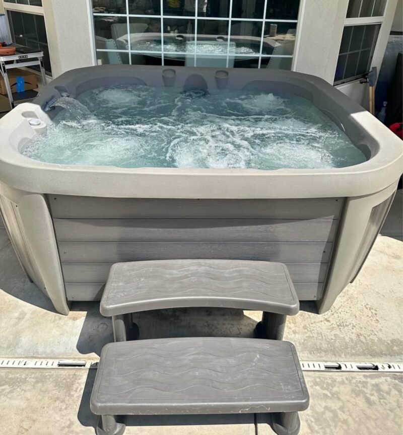 Hot Tub: (5-6+ Person)
