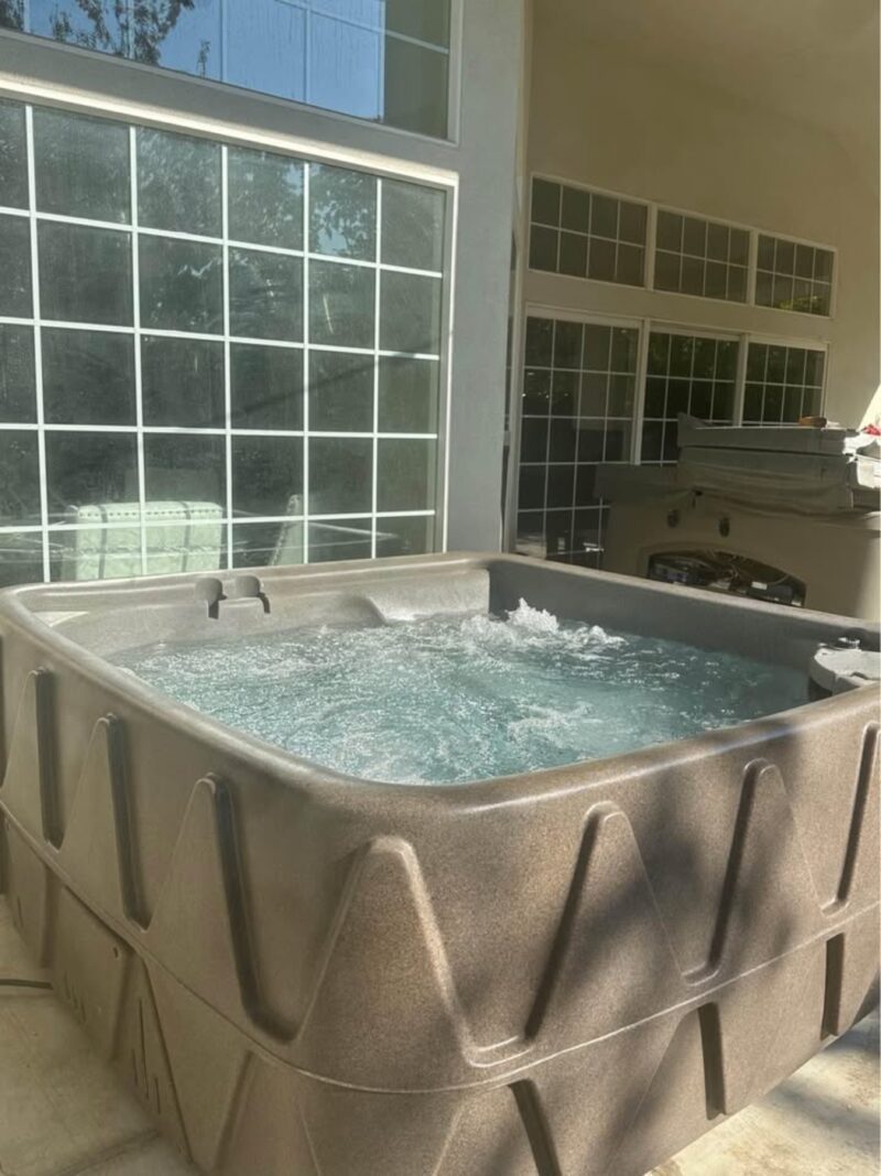 Hot Tub: (5-6+ Person)