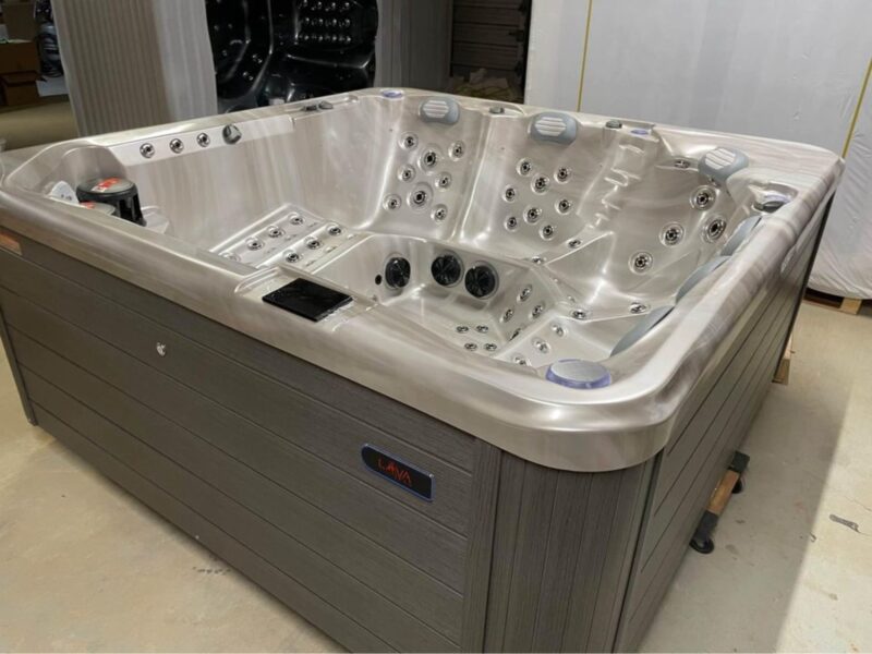 Hot Tub: (3-4 Person)