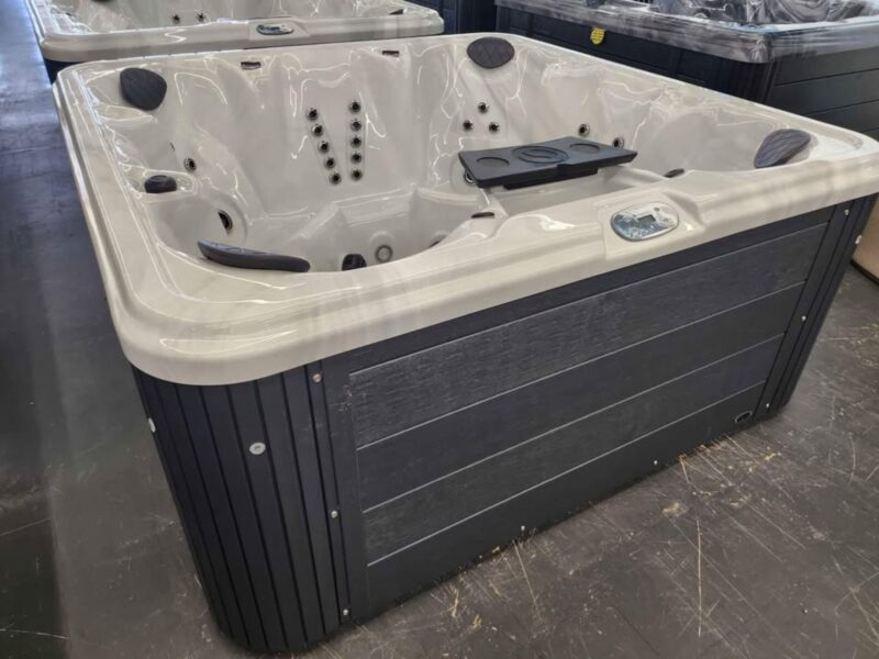 Near-New 2025 Hot Tub (4-5 Person), Hyde Park