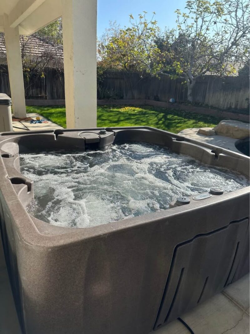 Hot Tub: (5-6+ Person)