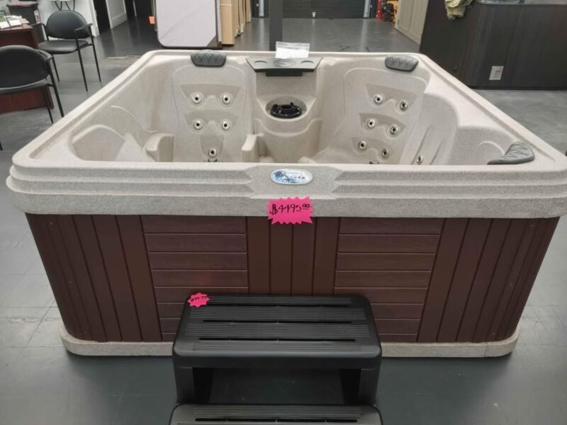 Near-New 2025 Strong Spas Hot Tub, 4-5 Person, Hyde Park