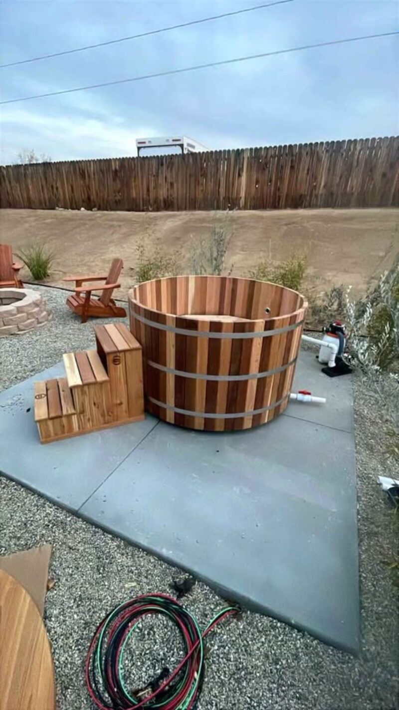 Hot Tub: (3-4 Person)