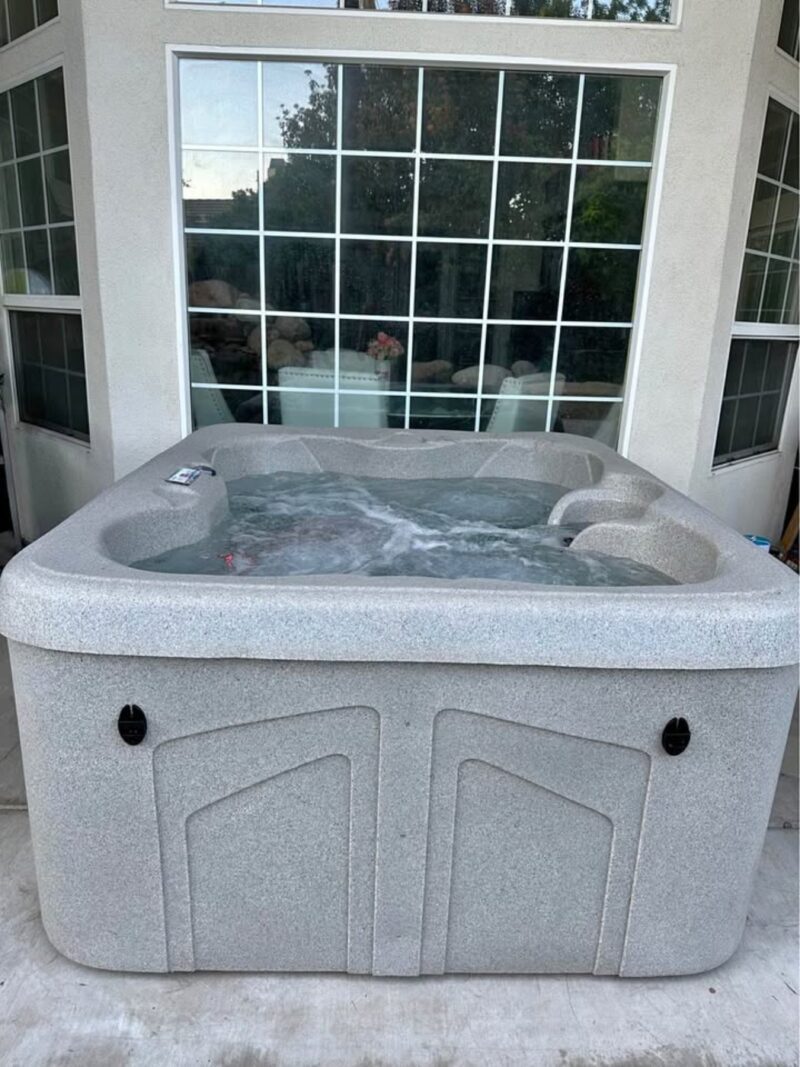 Hot Tub: (5-6+ Person)