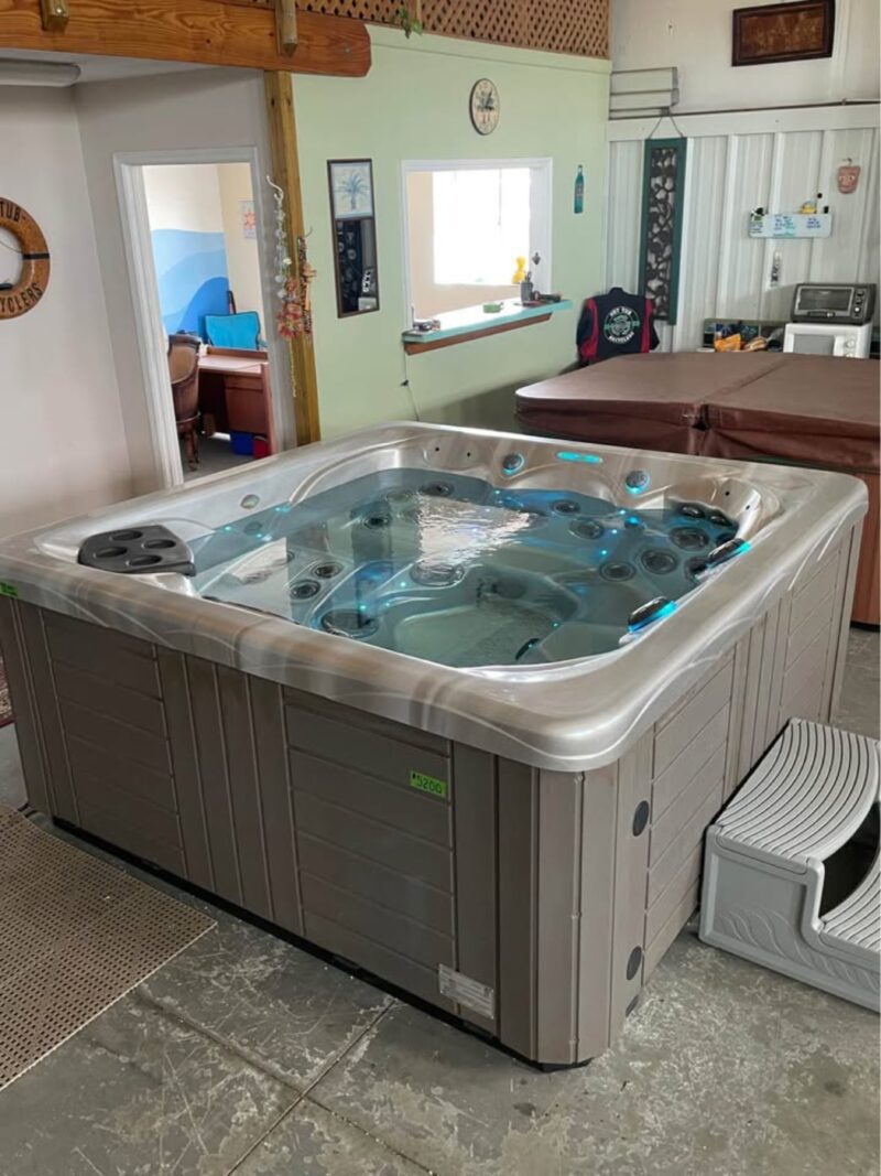 Hot Tub: (5-6+ Person)