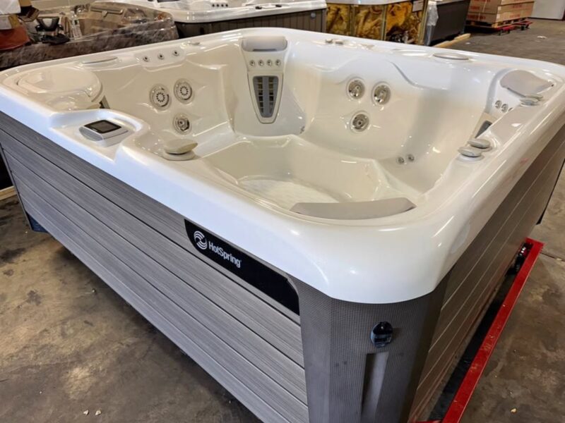 Hot Tub: (5-6+ Person)