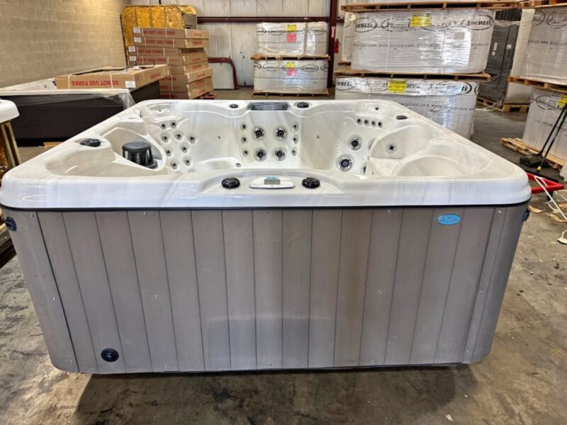 Hot Tub: (5-6+ Person)